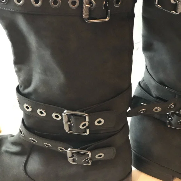 Women's Black Buckle Boots - Picture 9 of 11